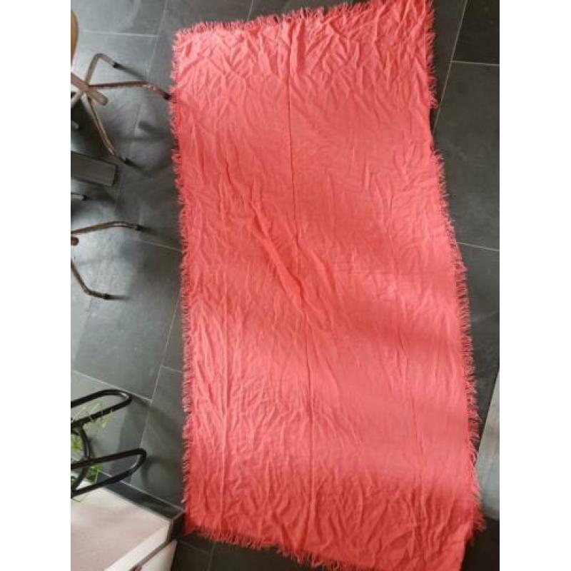 Gallery Lafayette neon roze luxe sjaal 1 bij 2 meter