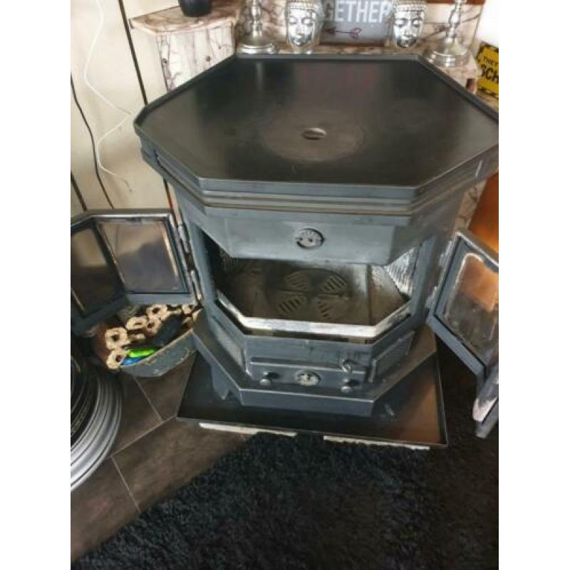 Barbas houtkachel/ allesbrander.( 9KW ) Met onder plaat.