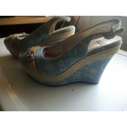 Uggs met sleehak. Ibiza Boho