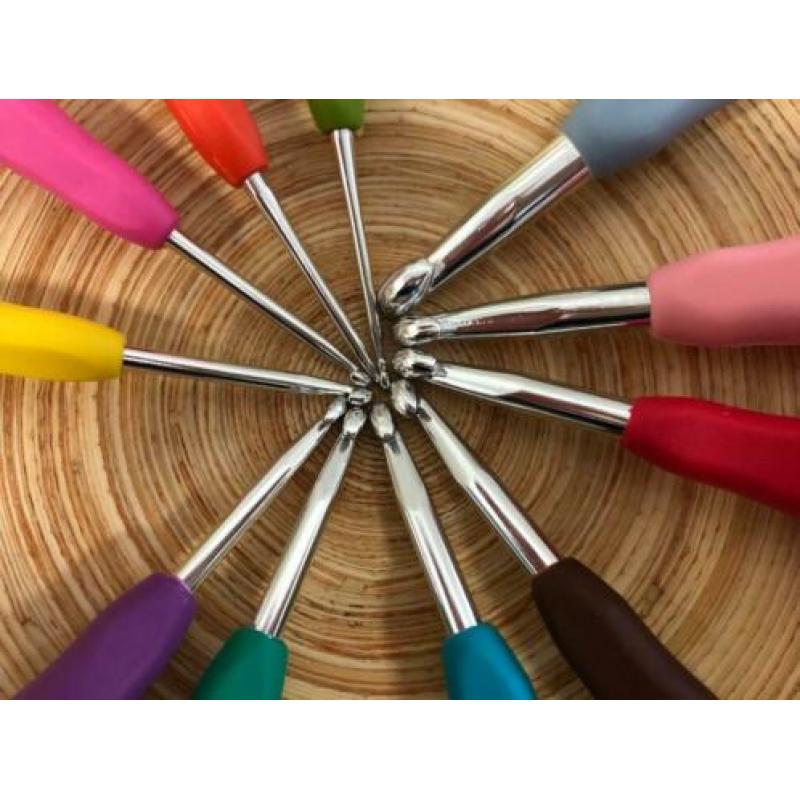 Nieuw! Pakket met 11 stuks Soft grip aluminium haaknaalden