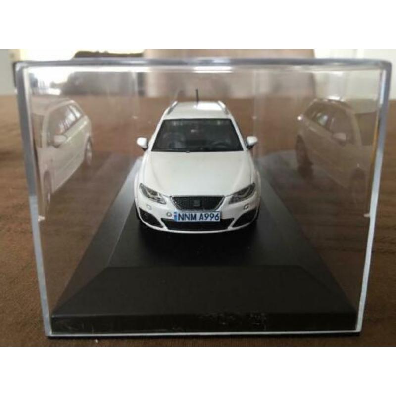 Seat Exeo Stationwagon 2009 wit metallic In Doosje FISHER