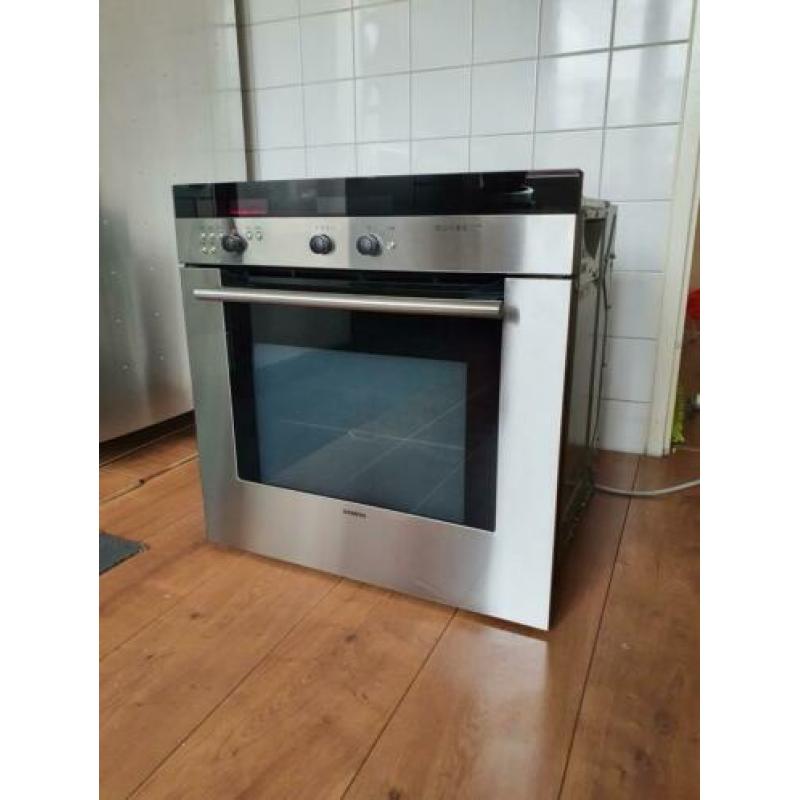 Siemens HB38E54 Rvs Inbouw 3D Hetelucht/Grill Combi-Oven