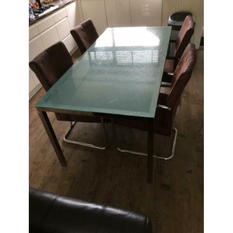 Glazen eettafel met RVS poten