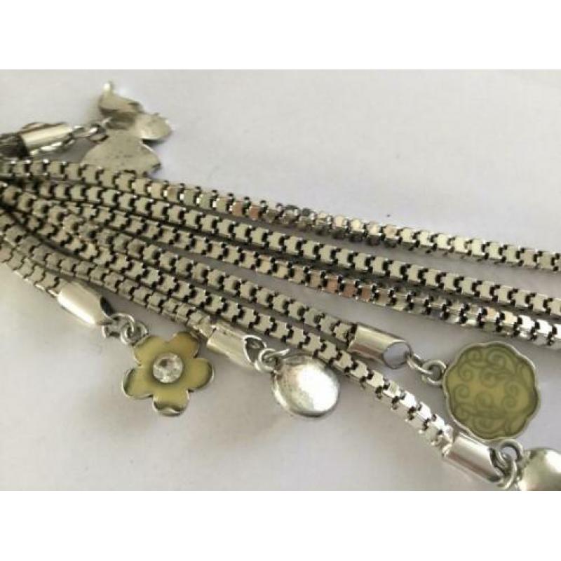 50 cm lange ketting met verschillende hangers en diamanten