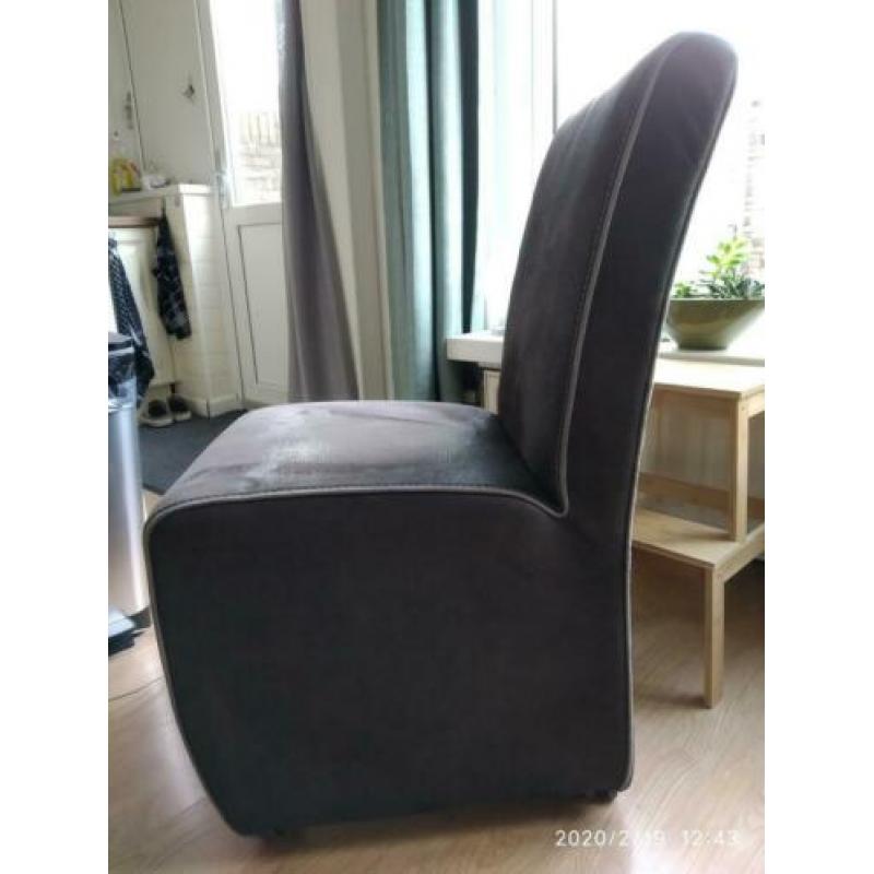 Eetkamerstoelen op wieltjes (4 stuks).