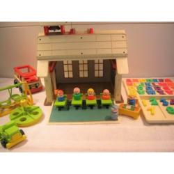 Fisher Price vintage schooltje en bus.Nog netjes