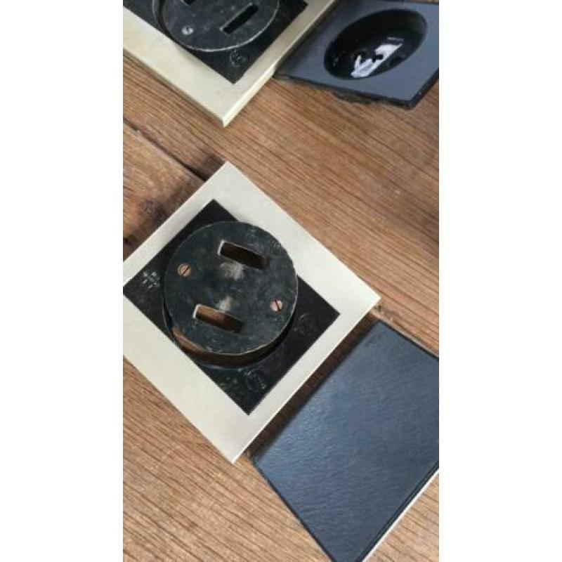 Vintage stopcontacten en lichtschakelaars