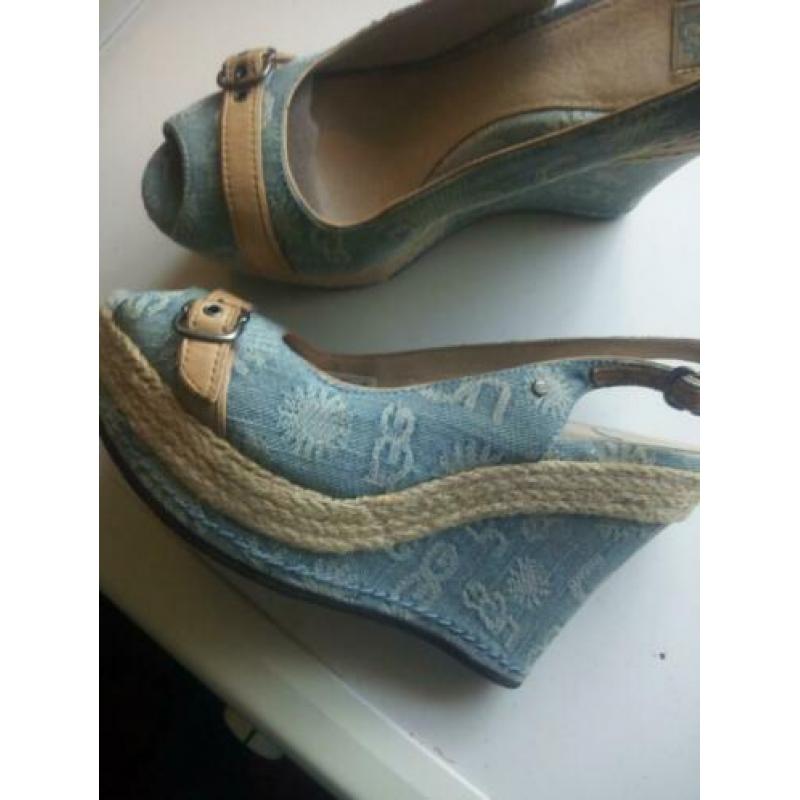 Uggs met sleehak. Ibiza Boho