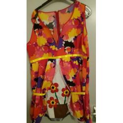Bloemetjesgordijn leuk jurkje carnaval. Maat Xl