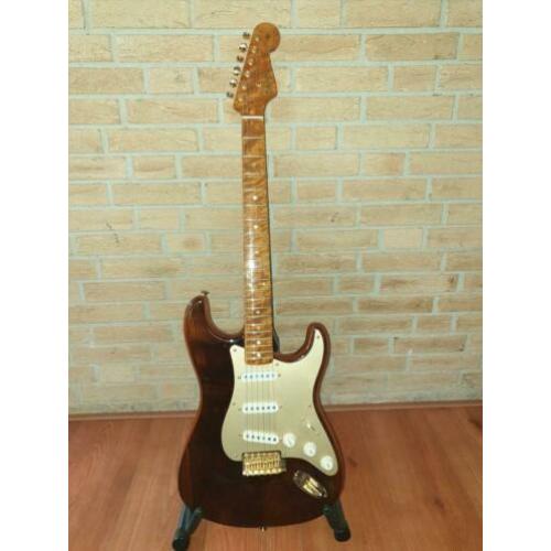 Fender Stratocaster Artisan