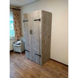 bed, kast, bureau van steigerhout