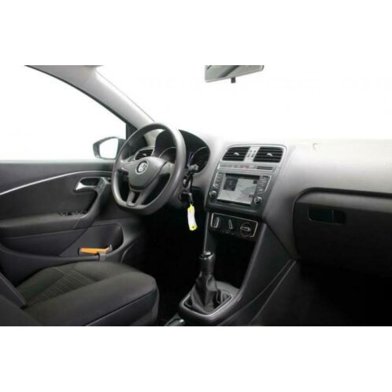 Volkswagen Polo 1.2 TSI Comfortline Navigatie Airco Cruise C