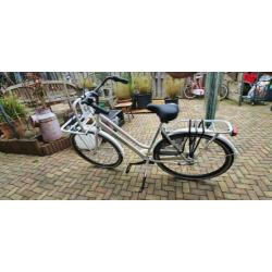 Een zeer mooie 28 inch DSP damesfiets.