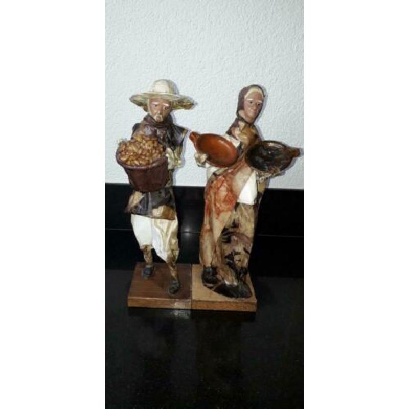 poppen uit Mexico, hand gemaakt van papier mache. 30cm hoog