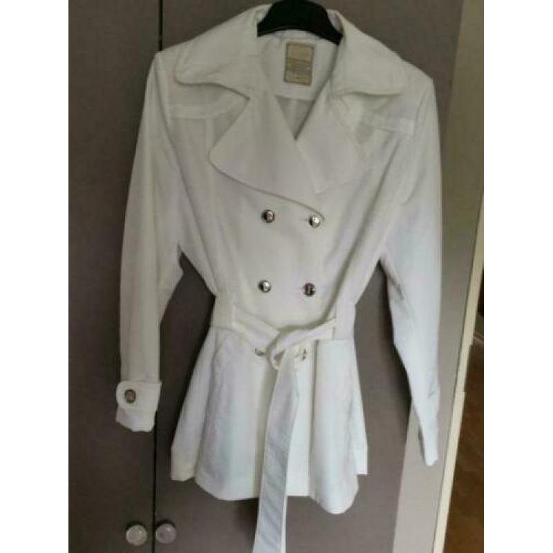 Piano mooie witte trenchcoat 1x gedragen mt 46