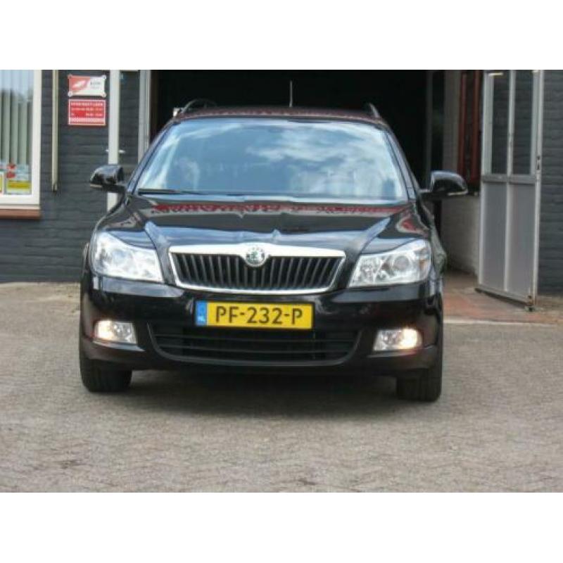 Skoda Octavia Combi 1.6 TDI Greentech Elegance nav, cruise,
