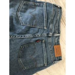 Levi’s high rise skinny jeans 26