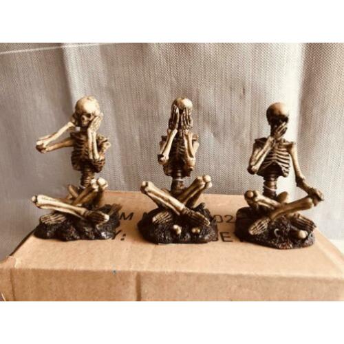 beeldjes, skull, horen zien en zwijgen, verzekemeling, hobby