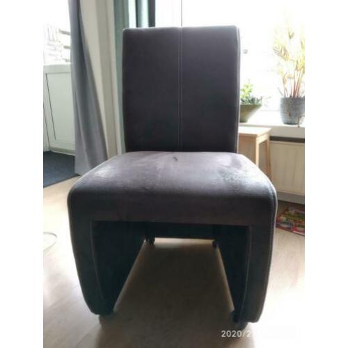 Eetkamerstoelen op wieltjes (4 stuks).