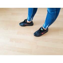 zwarte met roze NIKE AIR MAX sneakers maat 36,5