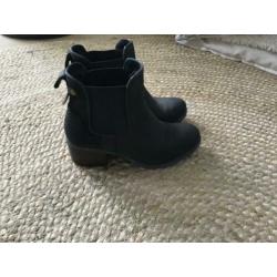 Leuke zwarte laarsjes (maat 39) te koop!