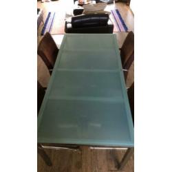 Glazen eettafel met RVS poten
