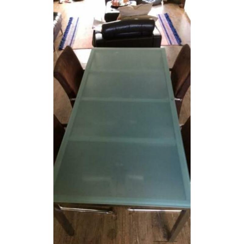 Glazen eettafel met RVS poten