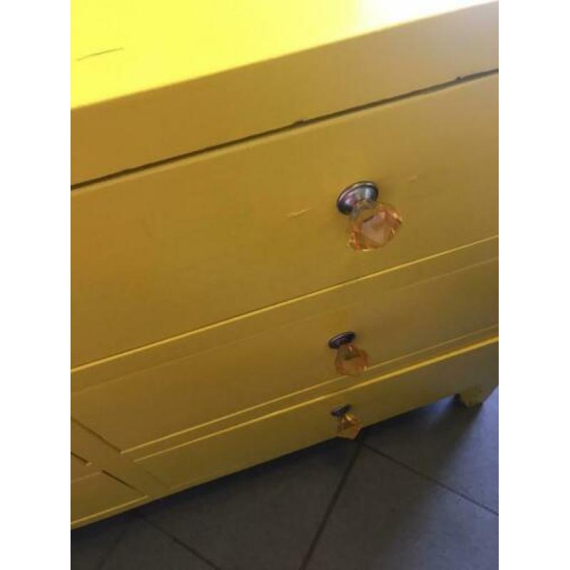 Vrolijk gele Kastje met 6 laden