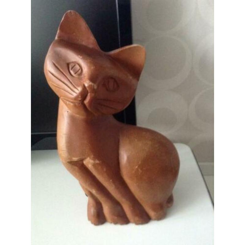 massief houten kat beeld