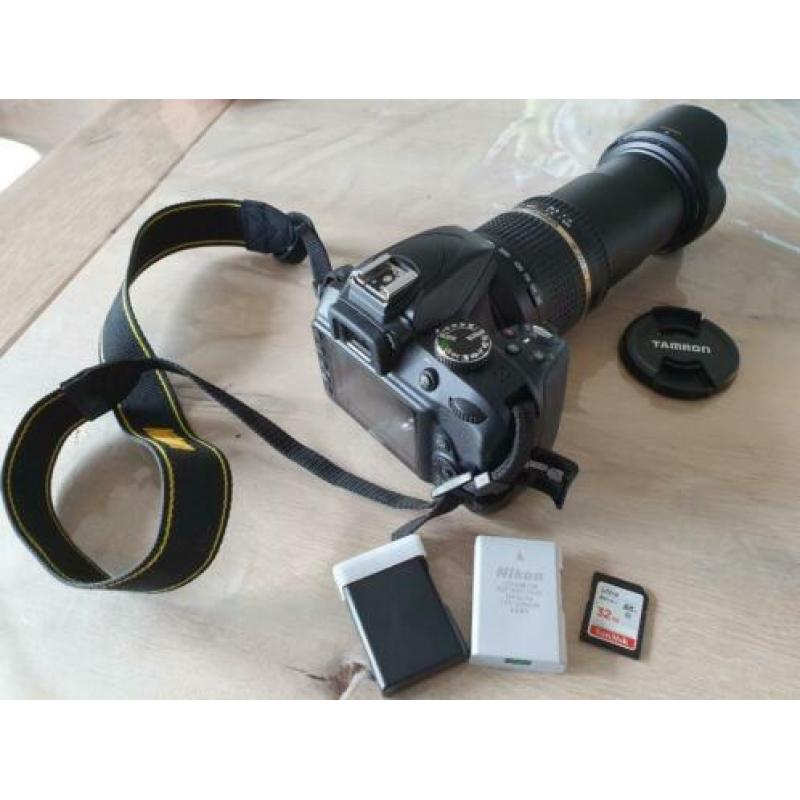 Nikon D3300 + Tamron lens 18-270 mm, weinig gebruikt!