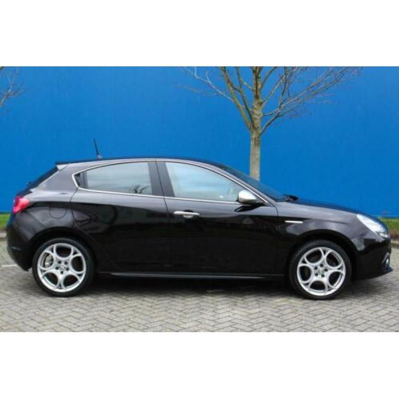 Alfa Romeo Giulietta 1.4 T Distinctive - Nero Etna