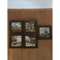 Set van Ter Steege, 5 gekleurde wandtegels in lijst.