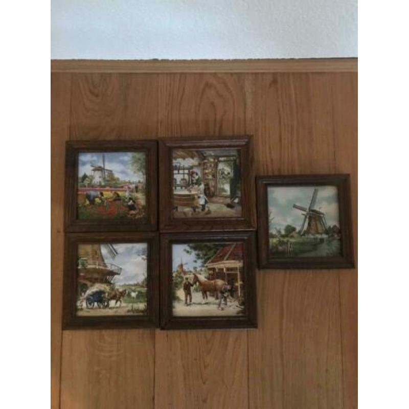 Set van Ter Steege, 5 gekleurde wandtegels in lijst.