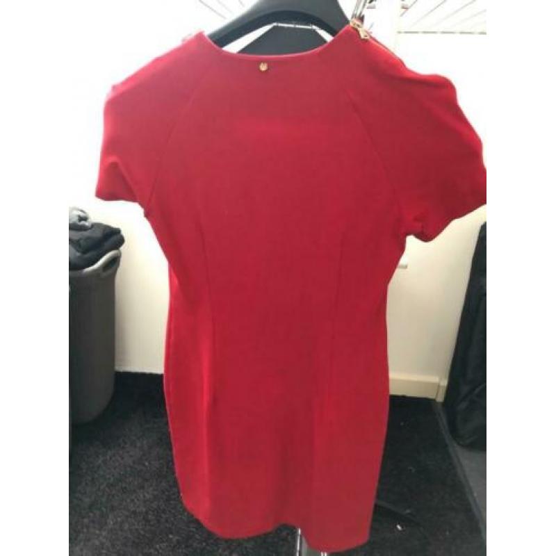 Te koop rood tricot jurkje