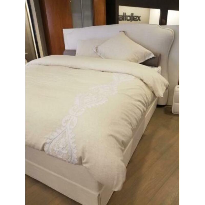 Splinternieuwe Styledecor boxspring 1200 euro showroom korti