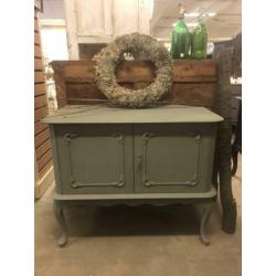 Brocante Queen Ann kast / tv meubel / commode