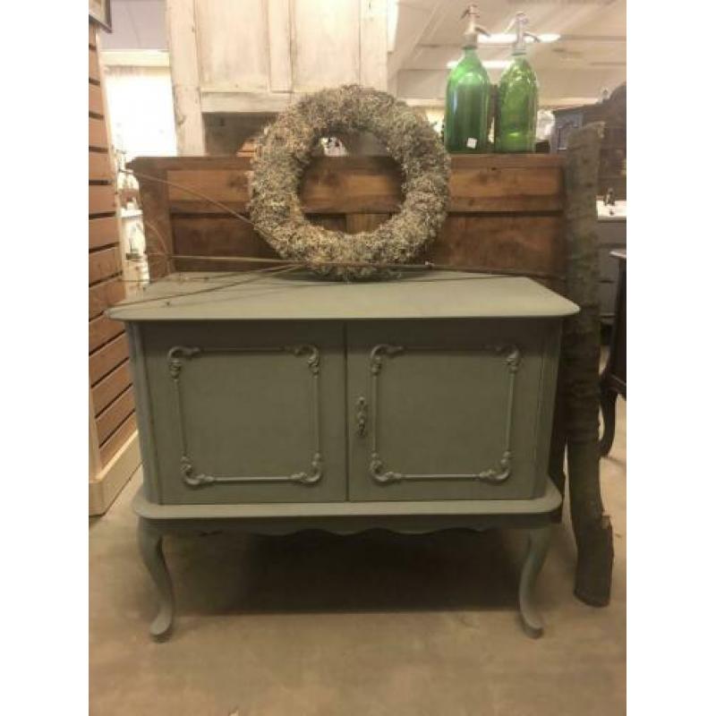 Brocante Queen Ann kast / tv meubel / commode