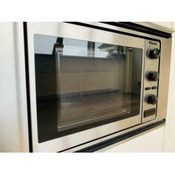 Nette hoekkeuken 350 x 170 incl apparatuur Miele / Bosch
