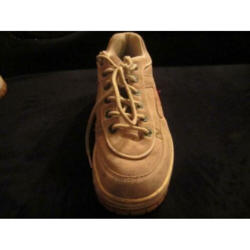 H6) LEVI'S suede schoen beige maat 40/41 bijna niet opgelope