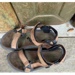 Bruine leer leren Teva sandalen 44 kast opruiming
