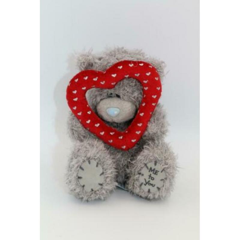 Me to you beertje met hartje rood cadeautip