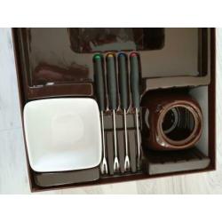 Chocolade fondueset + het boek *chocolade*. Nieuw ongebruikt