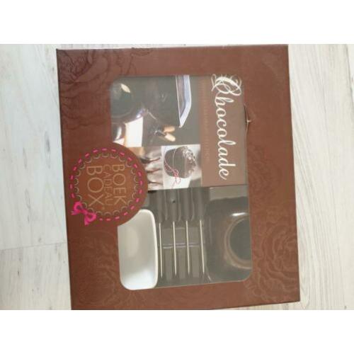Chocolade fondueset + het boek *chocolade*. Nieuw ongebruikt