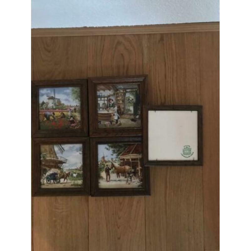 Set van Ter Steege, 5 gekleurde wandtegels in lijst.