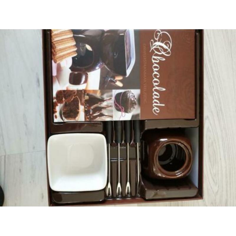 Chocolade fondueset + het boek *chocolade*. Nieuw ongebruikt