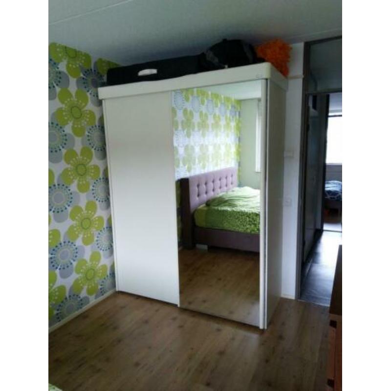 Stevige witte kledingkast 2.18 X 1.70 X 67