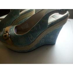 Uggs met sleehak. Ibiza Boho