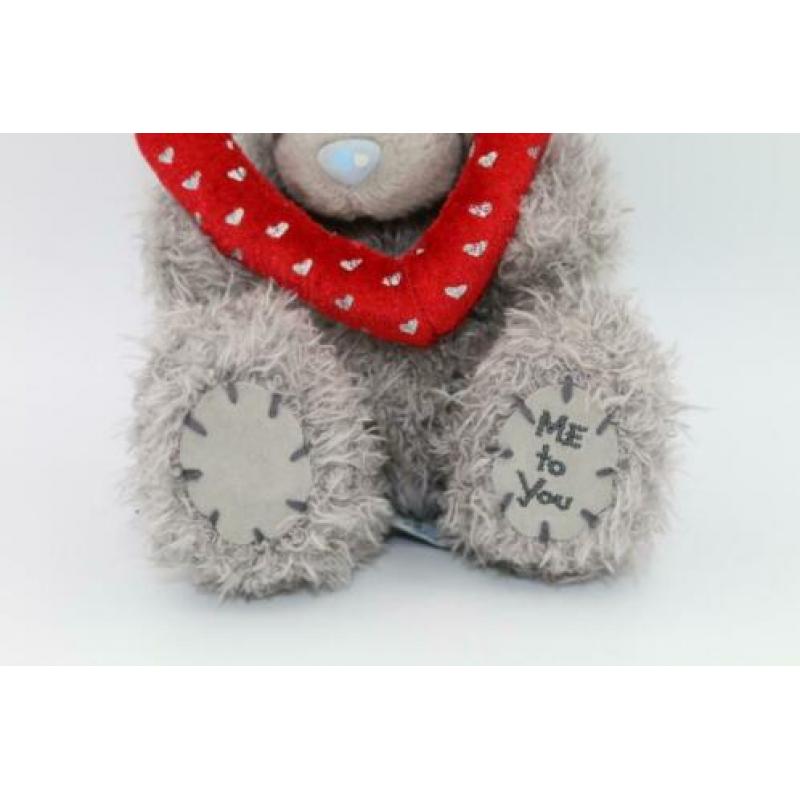 Me to you beertje met hartje rood cadeautip