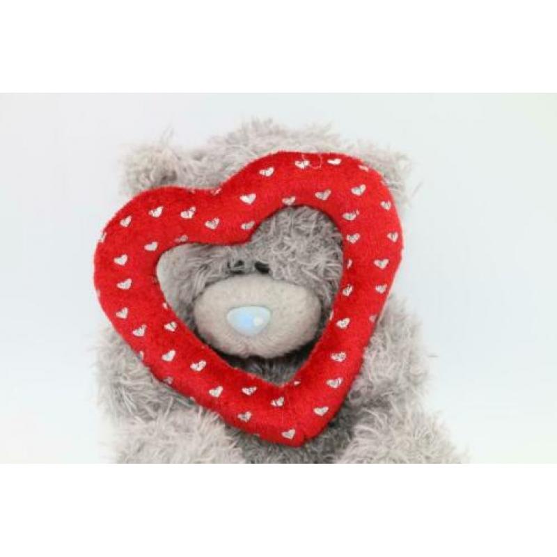 Me to you beertje met hartje rood cadeautip