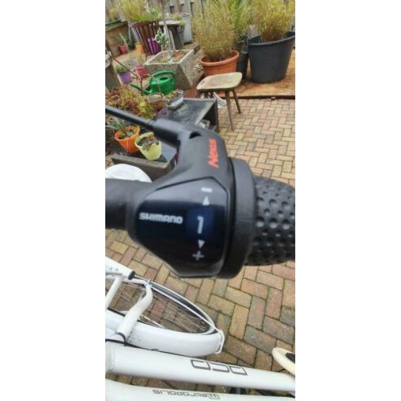 Een zeer mooie 28 inch DSP damesfiets.
